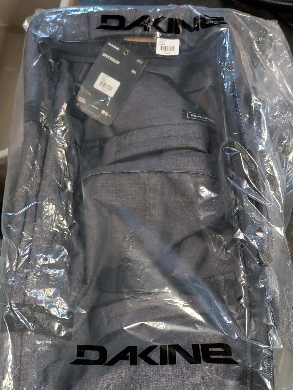 DAKINE 30” Split Roller 85L Rolling Suitcase/Duffel/Bag Carbon NEW $255 - Picture 6 of 6